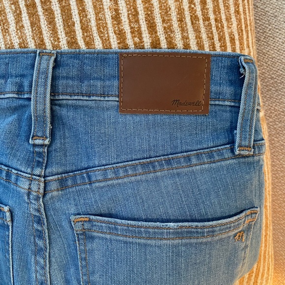 Madewell High-Rise skinny jeans with distressed knees and hem - Picture 9 of 9